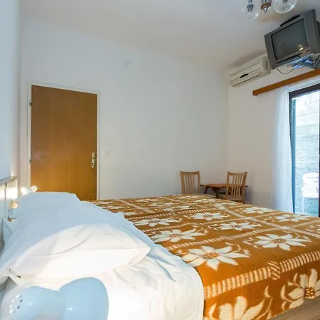 Perovic- Twin With Balcony شقة *
