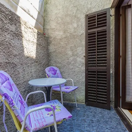 Perovic- Twin With Balcony Apartment *